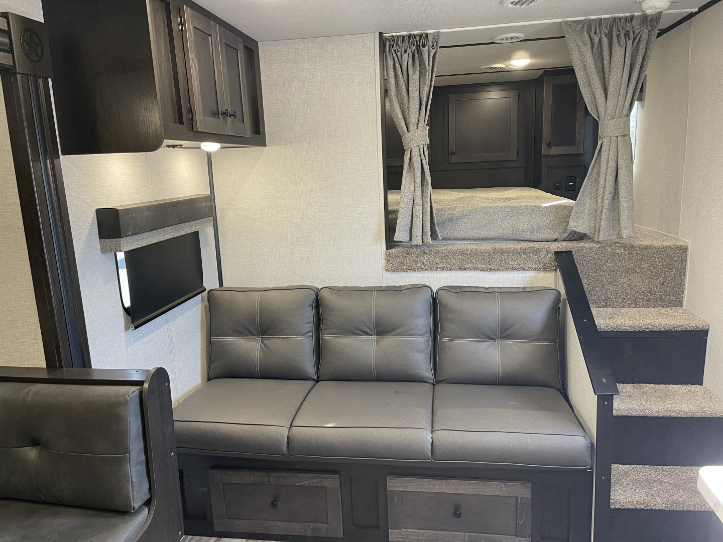 New 2026 Bison Trailers SV8313B.S.R- SIDE LOAD Horse Trailer