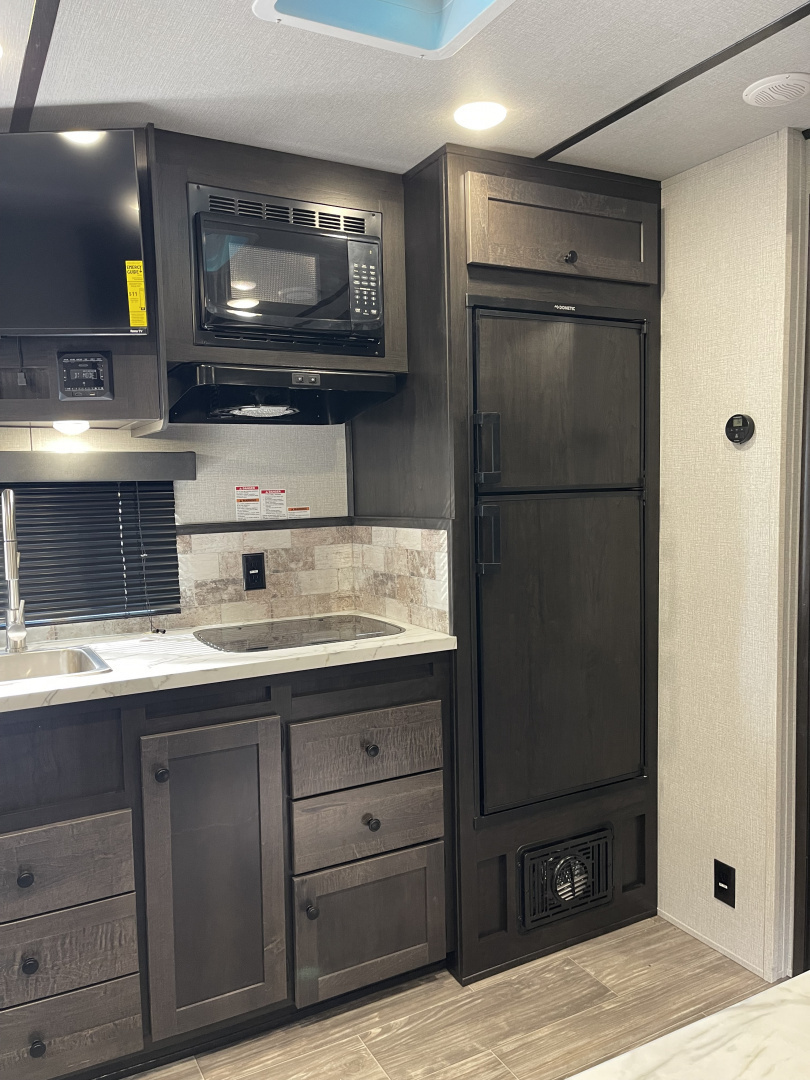 New 2026 Bison Trailers SV8313B.S.R- SIDE LOAD Horse Trailer