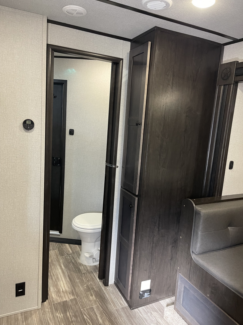 New 2026 Bison Trailers SV8313B.S.R- SIDE LOAD Horse Trailer