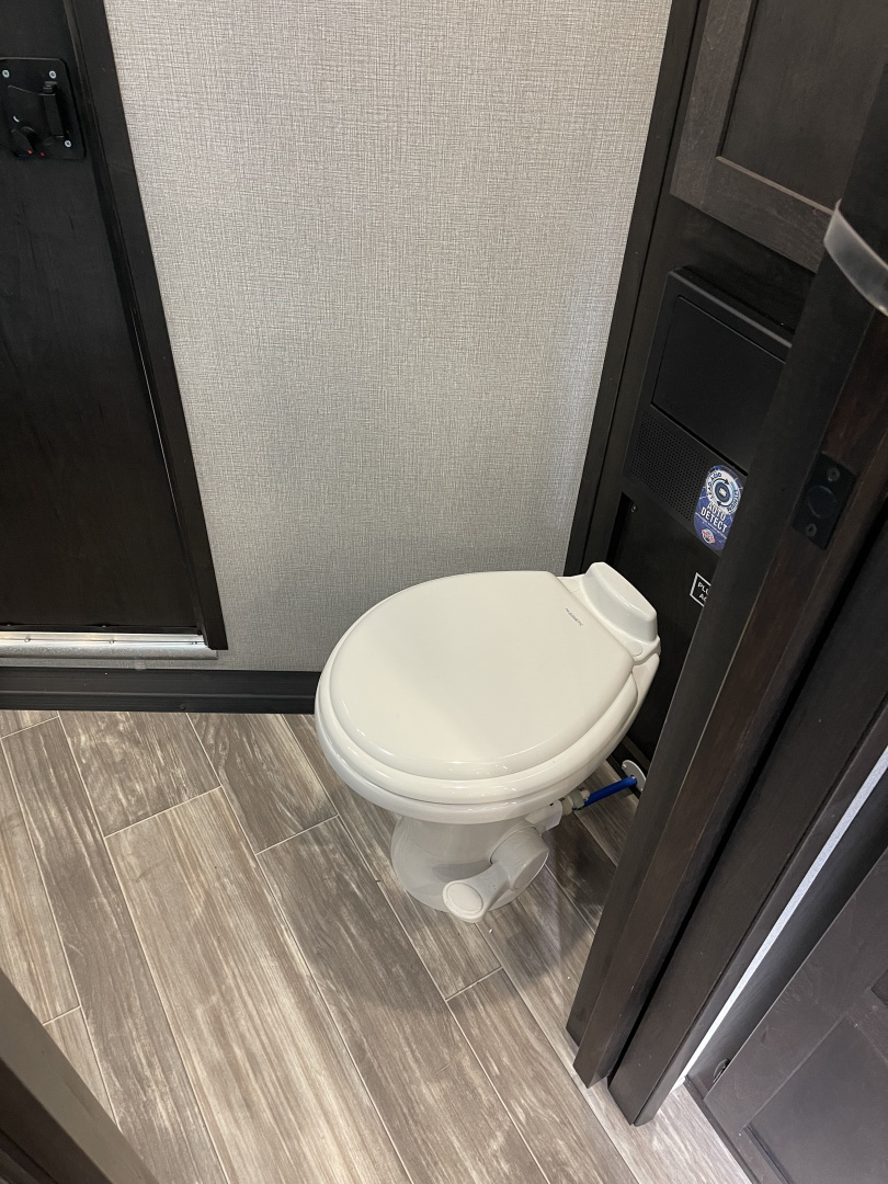 New 2026 Bison Trailers SV8313B.S.R- SIDE LOAD Horse Trailer