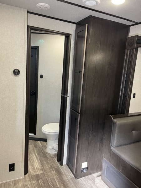 New 2026 Bison Trailers SV8313B.S.R- SIDE LOAD Horse Trailer