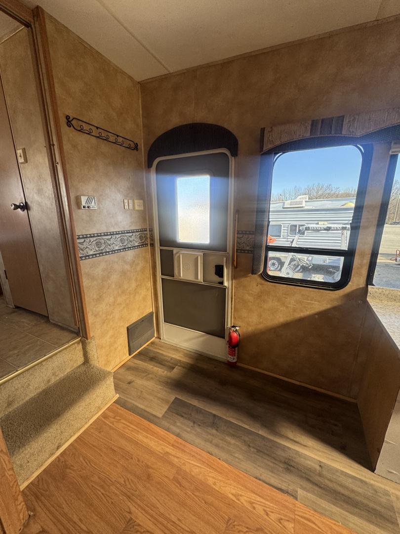 Used 2005 Keystone RV Laredo Fifth Wheel