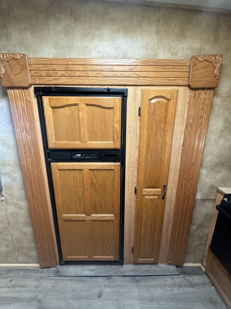 Used 2005 Keystone RV Laredo Fifth Wheel