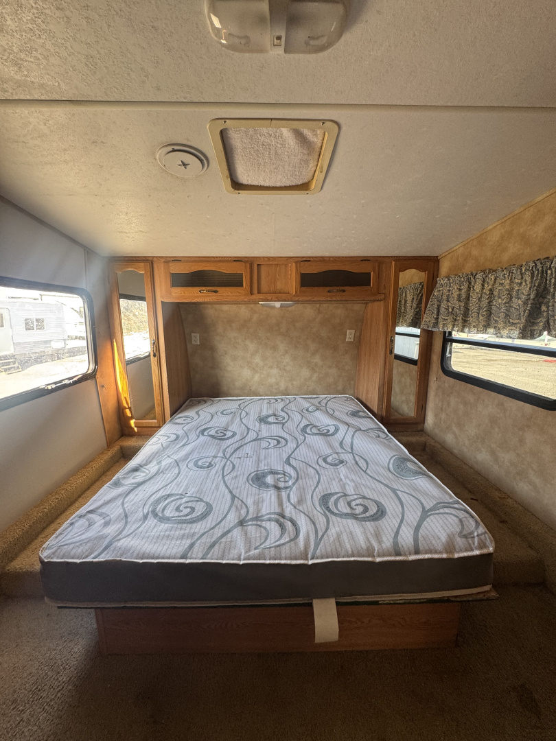Used 2005 Keystone RV Laredo Fifth Wheel