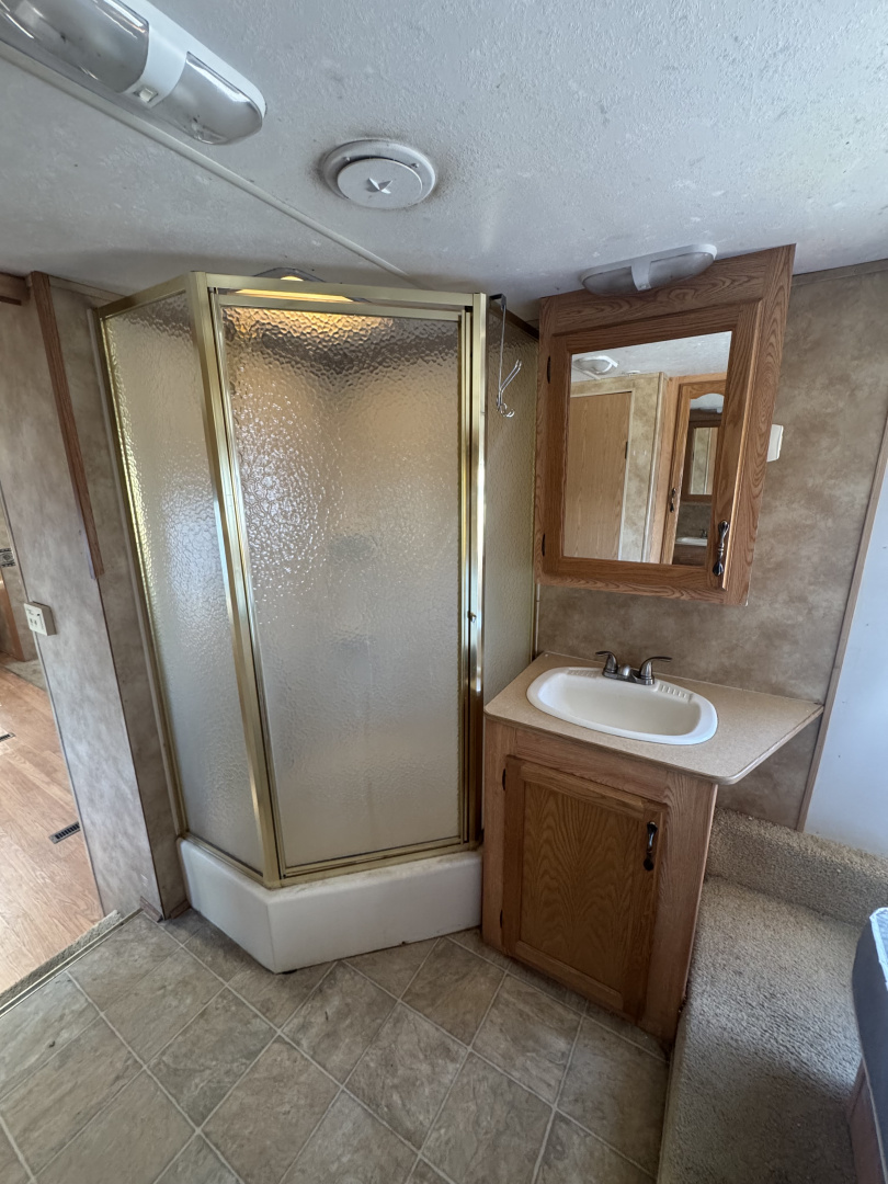 Used 2005 Keystone RV Laredo Fifth Wheel