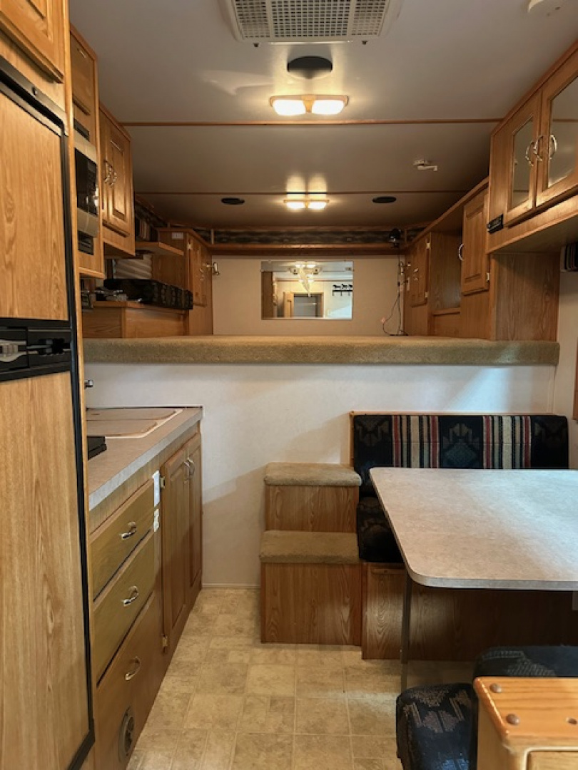 Used 2002 Featherlite 3 Horse Living Quarter