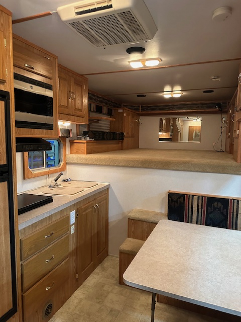Used 2002 Featherlite 3 Horse Living Quarter