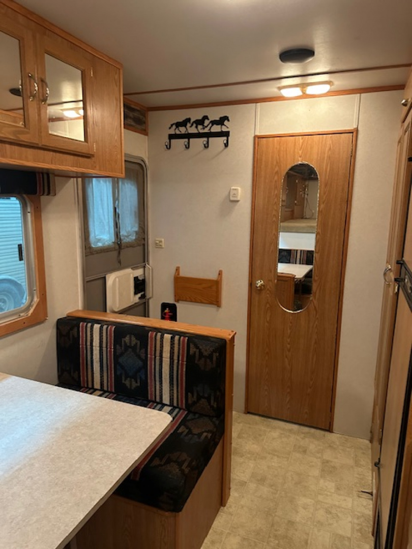 Used 2002 Featherlite 3 Horse Living Quarter