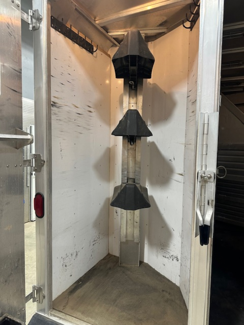 Used 2002 Featherlite 3 Horse Living Quarter