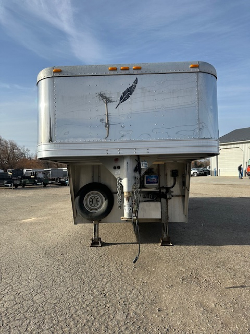 Used 2002 Featherlite 3 Horse Living Quarter