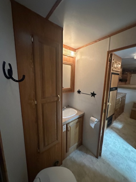 Used 2002 Featherlite 3 Horse Living Quarter