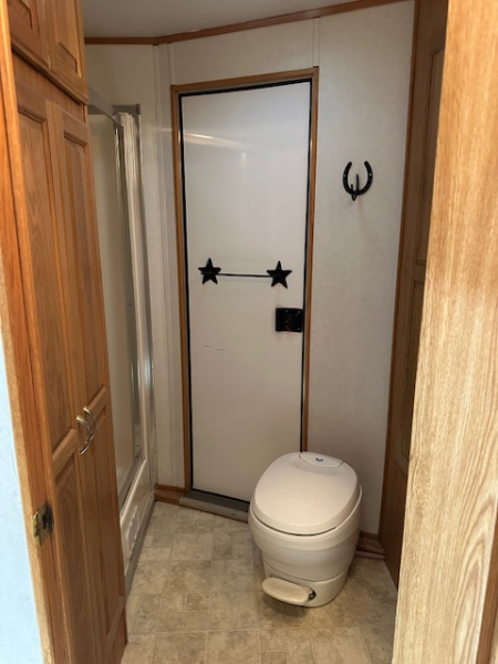 Used 2002 Featherlite 3 Horse Living Quarter