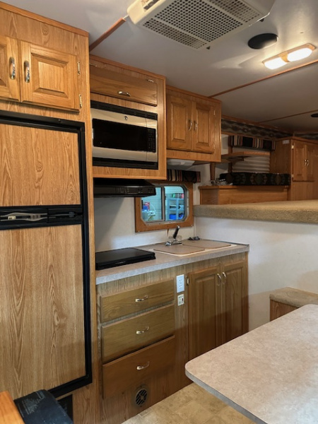 Used 2002 Featherlite 3 Horse Living Quarter