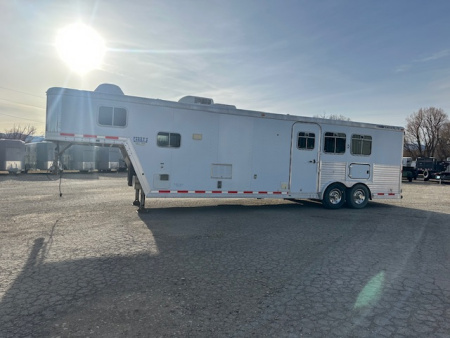 Used 2002 Featherlite 3 Horse Living Quarter