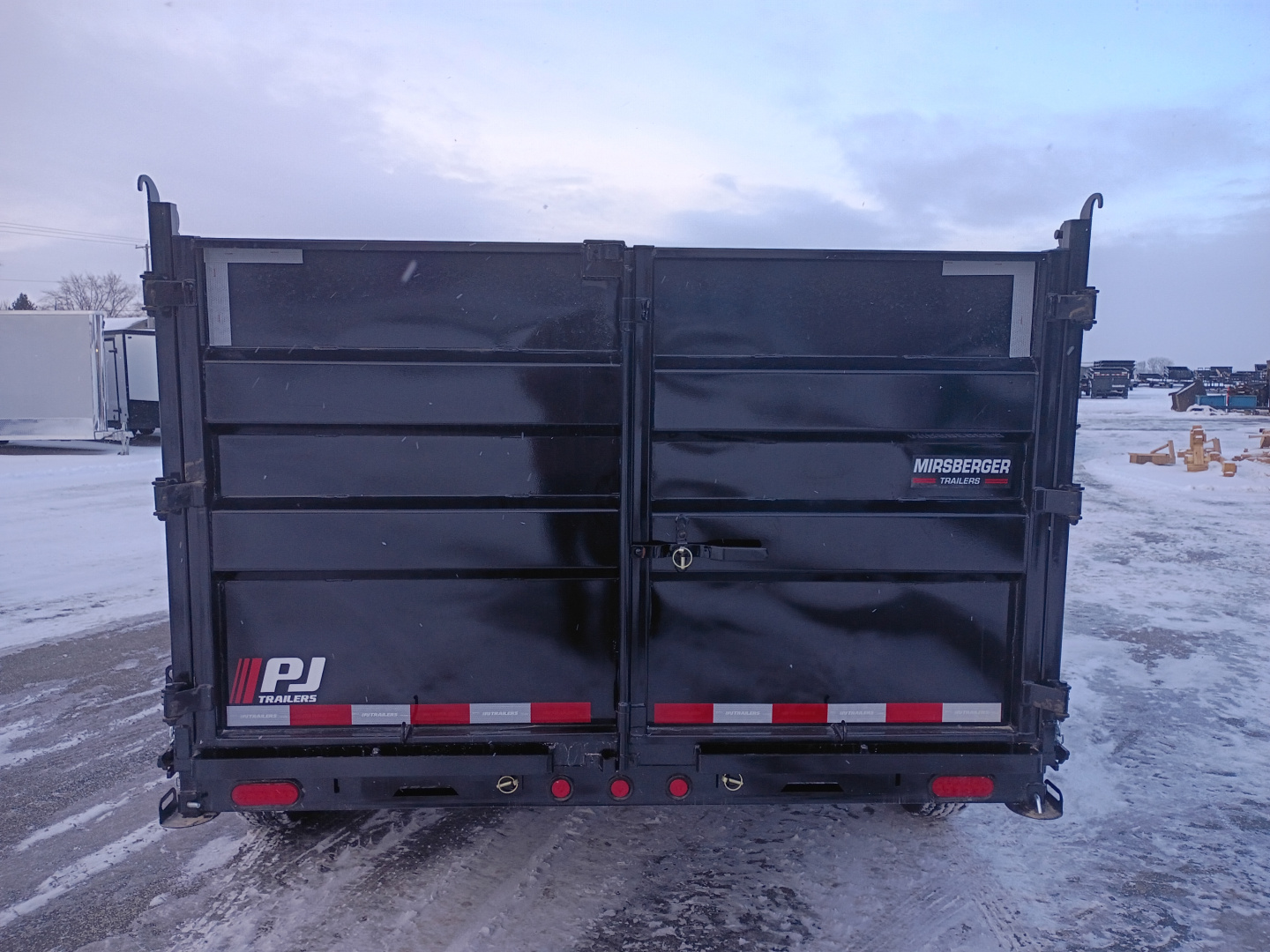 New 2026 PJ Trailers D7142