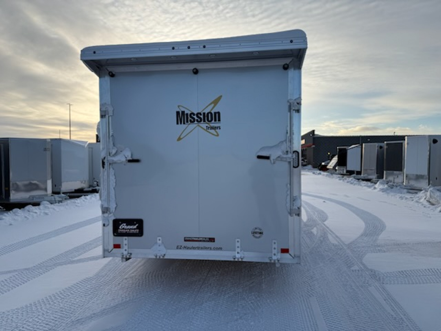 New 2026 Mission MES7.5X18+5 IF Snowmobile Trailer