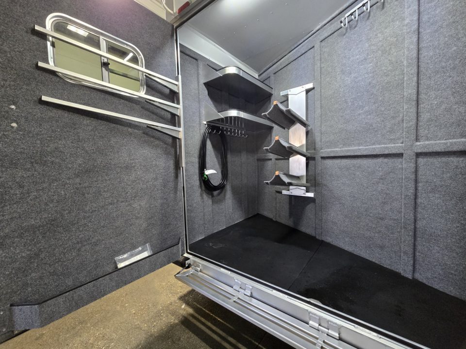 New 2025 Platinum Coach 3H Outlaw Conversion Horse Trailer