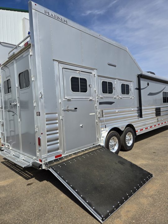 New 2025 Platinum Coach 3H Outlaw Conversion Horse Trailer