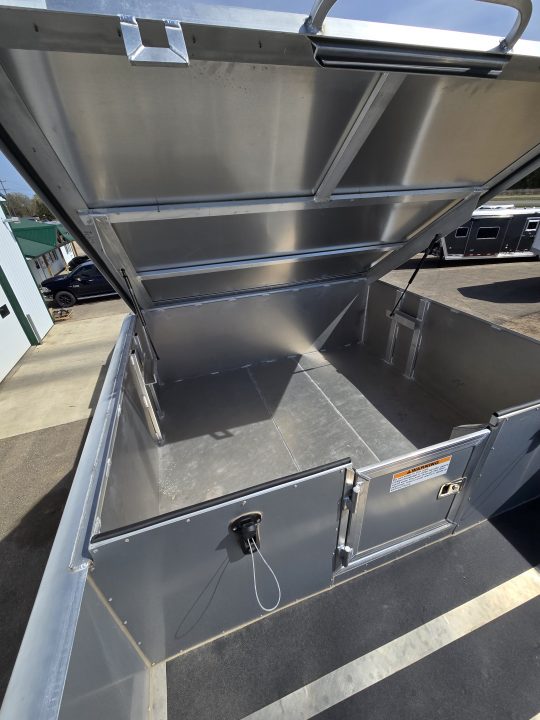 New 2025 Platinum Coach 3H Outlaw Conversion Horse Trailer