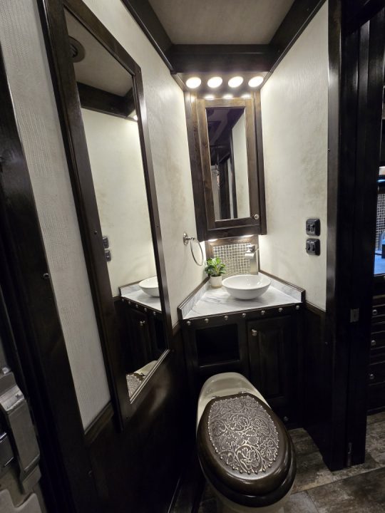 New 2025 Platinum Coach 3H Outlaw Conversion Horse Trailer