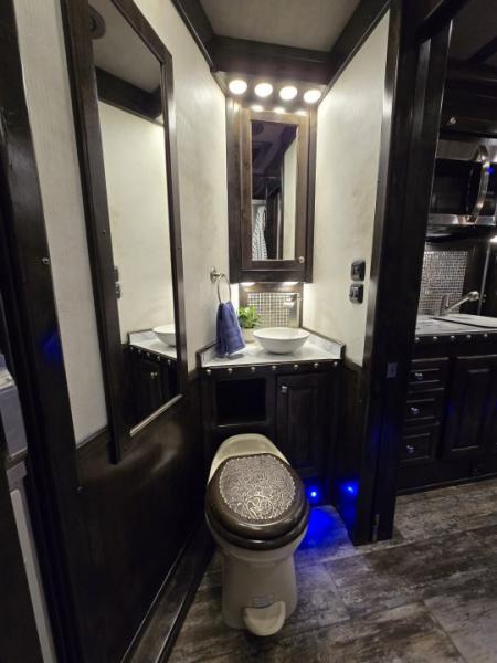New 2025 Platinum Coach 3H Outlaw Conversion Horse Trailer