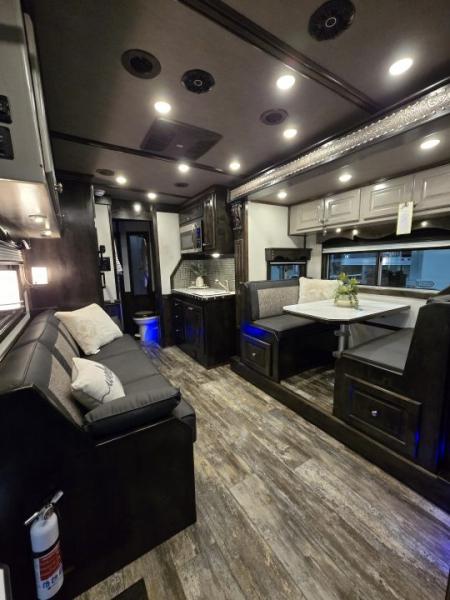 New 2025 Platinum Coach 3H Outlaw Conversion Horse Trailer