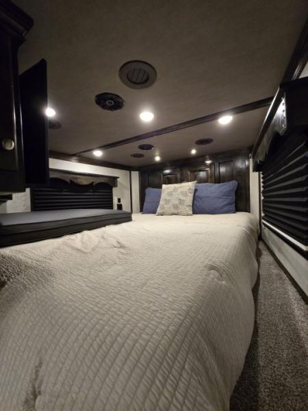 New 2025 Platinum Coach 3H Outlaw Conversion Horse Trailer