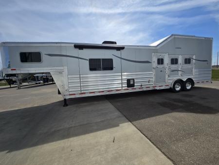 New 2025 Platinum Coach 3H Outlaw Conversion Horse Trailer