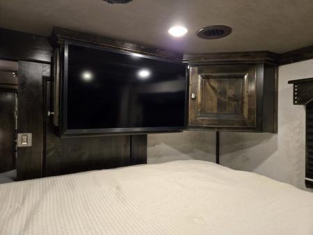 New 2025 Platinum Coach 3H Outlaw Conversion Horse Trailer