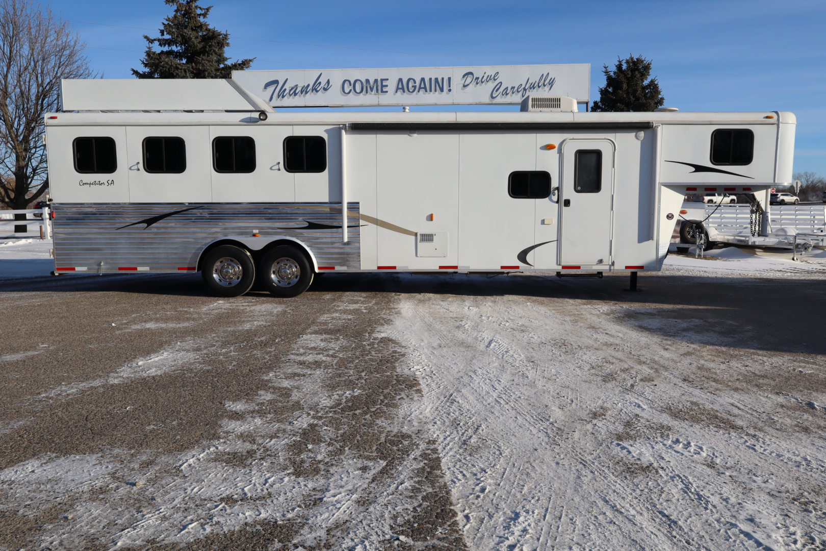 Used 2014 Bison Trailers 4Horse LQ Horse Trailer