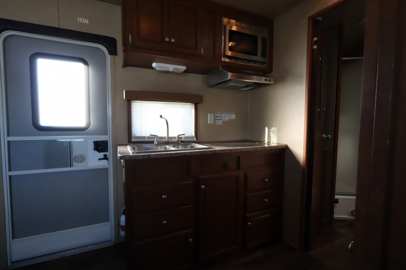 Used 2014 Bison Trailers 4Horse LQ Horse Trailer