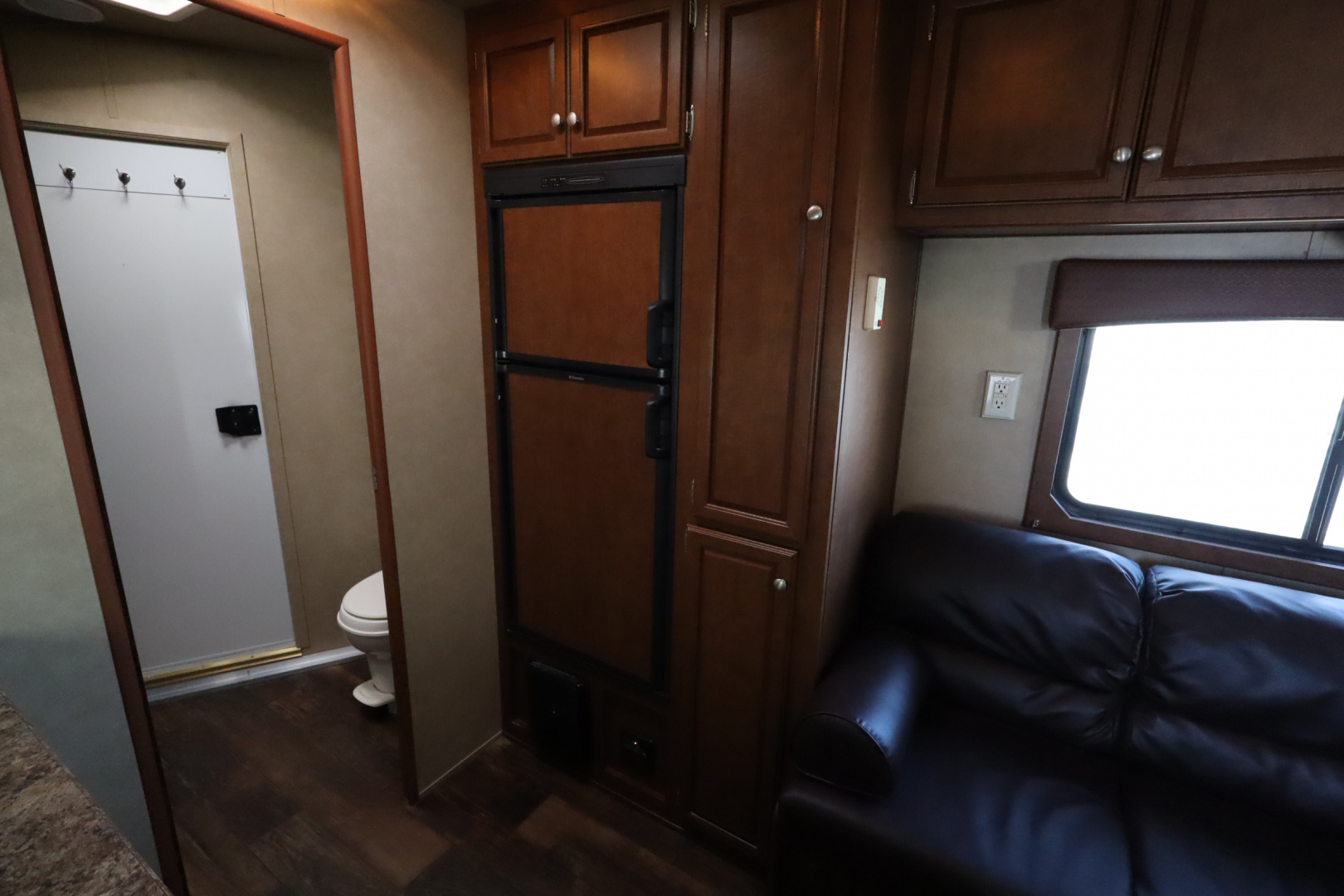 Used 2014 Bison Trailers 4Horse LQ Horse Trailer