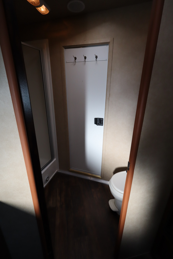 Used 2014 Bison Trailers 4Horse LQ Horse Trailer