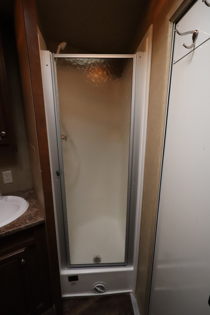 Used 2014 Bison Trailers 4Horse LQ Horse Trailer