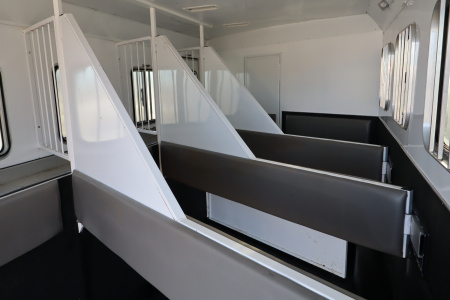 Used 2014 Bison Trailers 4Horse LQ Horse Trailer