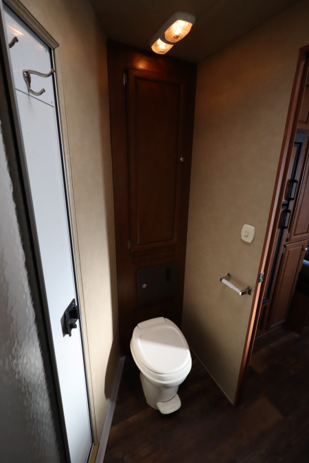 Used 2014 Bison Trailers 4Horse LQ Horse Trailer