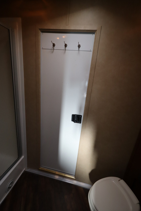 Used 2014 Bison Trailers 4Horse LQ Horse Trailer