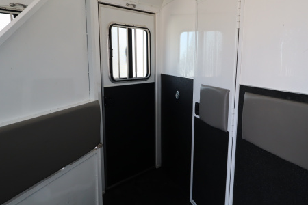 Used 2014 Bison Trailers 4Horse LQ Horse Trailer