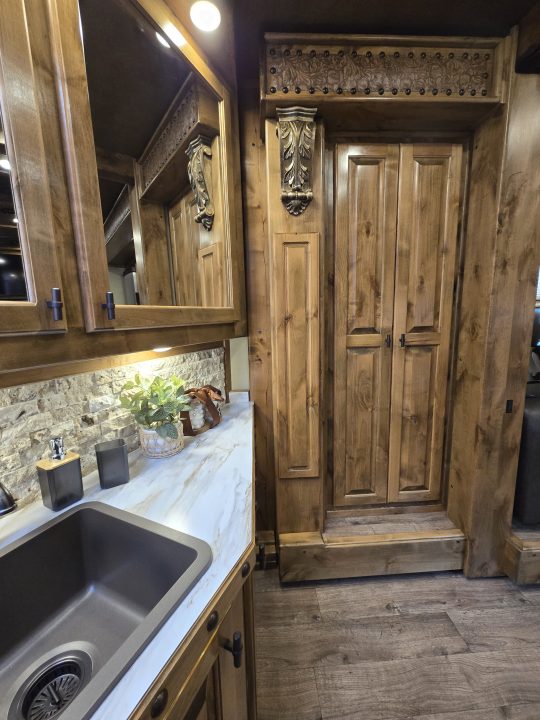 New 2026 Elite Trailers 4H Outlaw Conversion Horse Trailer