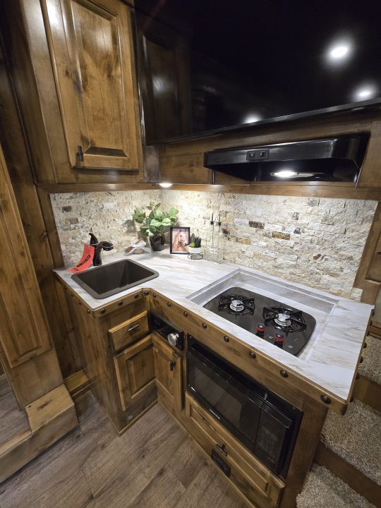 New 2026 Elite Trailers 4H Outlaw Conversion Horse Trailer
