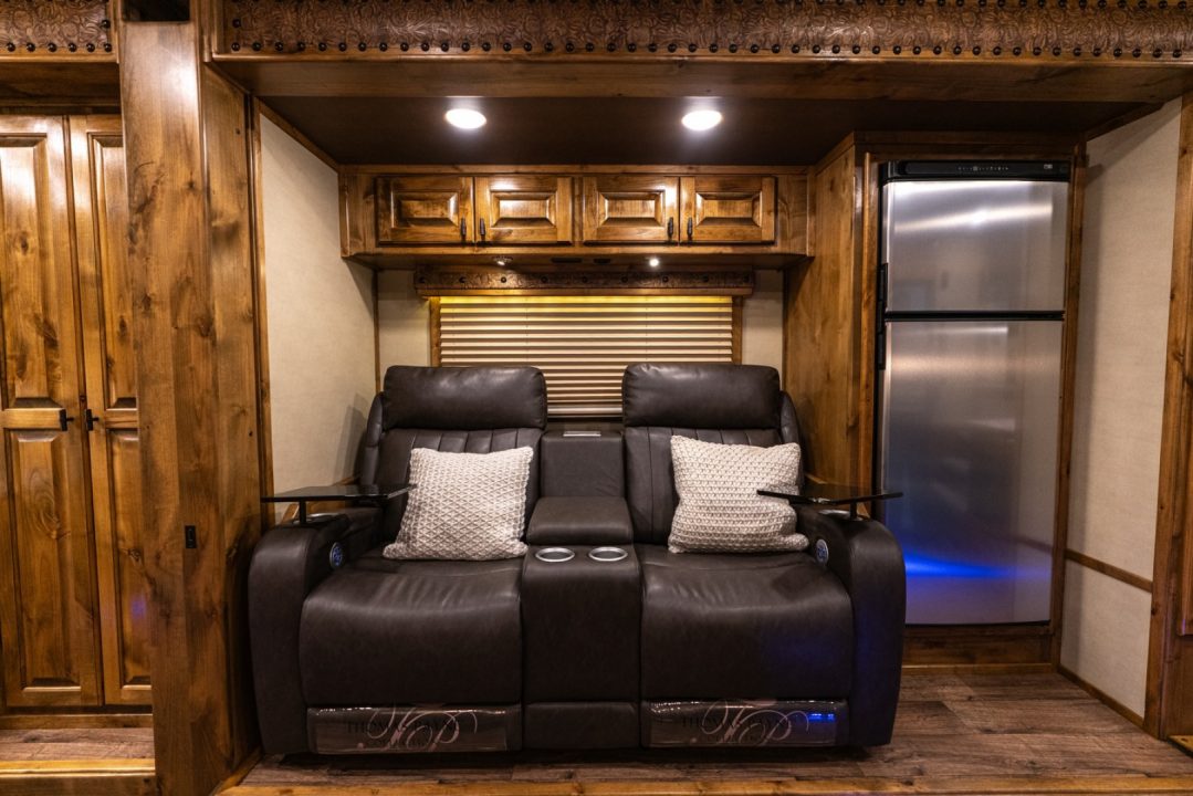 New 2026 Elite Trailers 4H Outlaw Conversion Horse Trailer
