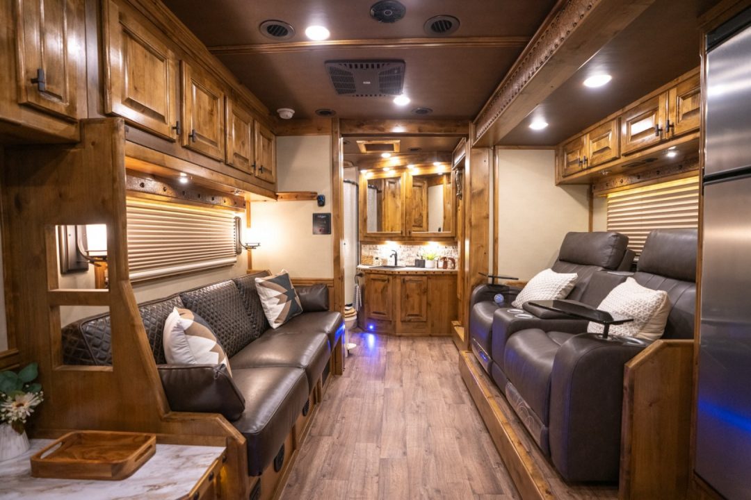 New 2026 Elite Trailers 4H Outlaw Conversion Horse Trailer