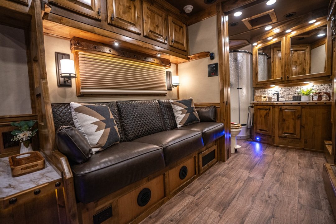 New 2026 Elite Trailers 4H Outlaw Conversion Horse Trailer