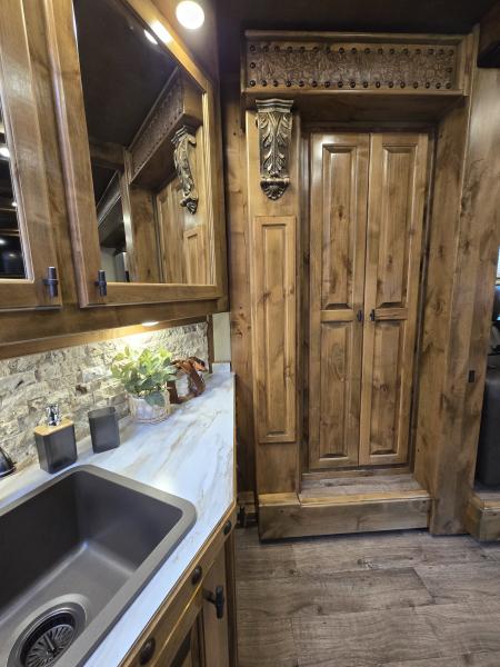 New 2026 Elite Trailers 4H Outlaw Conversion Horse Trailer