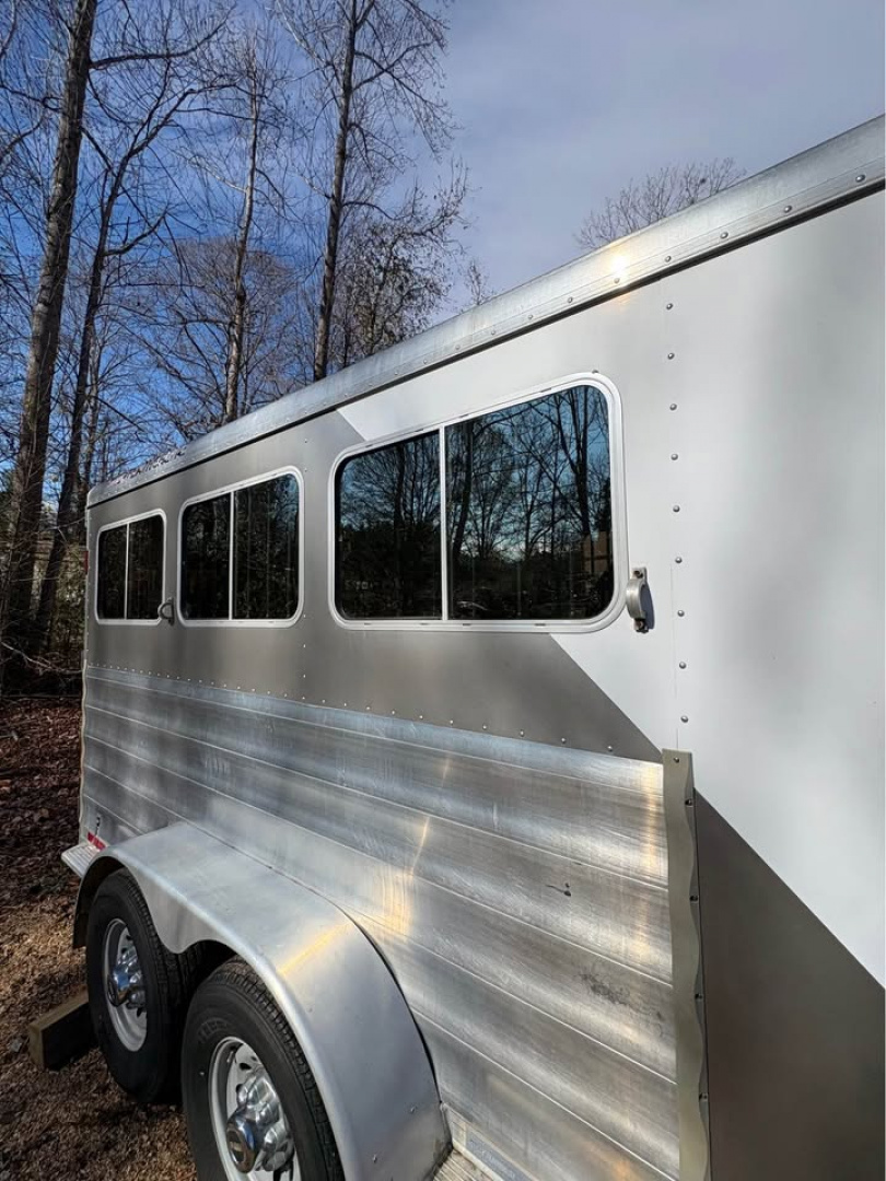 Used 2012 Featherlite Trailers 3 HORSE GN Horse Trailer