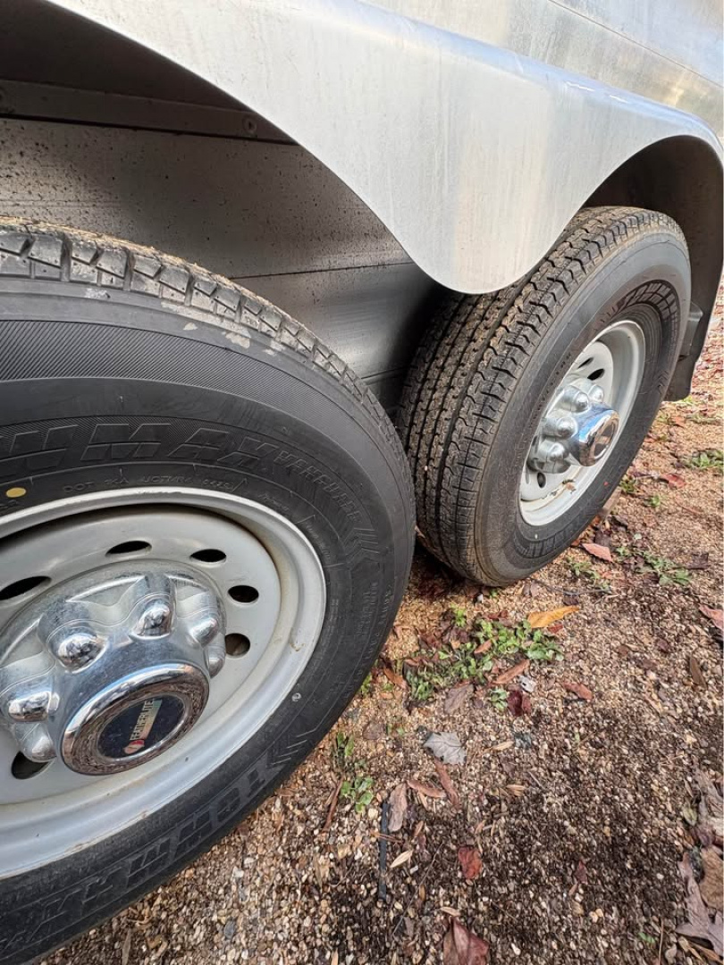 Used 2012 Featherlite Trailers 3 HORSE GN Horse Trailer