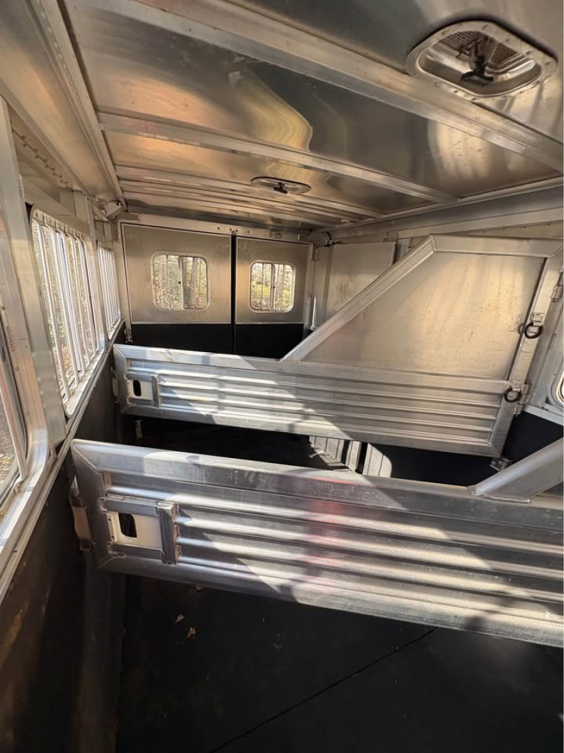 Used 2012 Featherlite Trailers 3 HORSE GN Horse Trailer