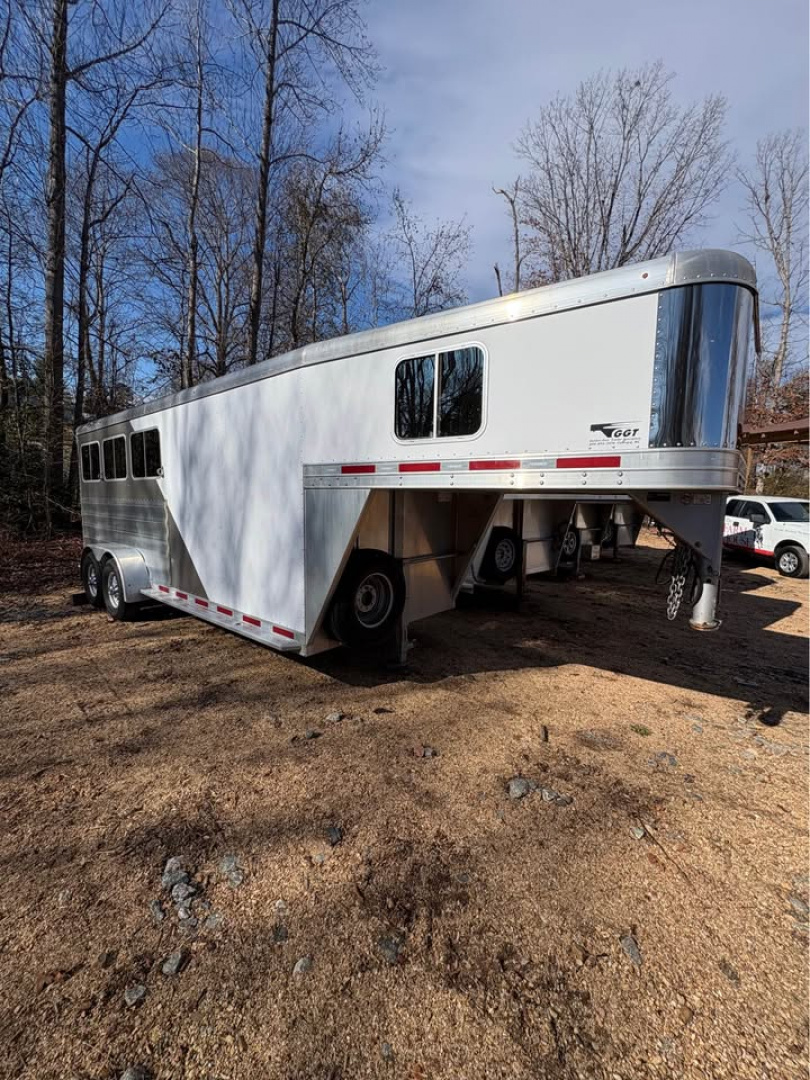 Used 2012 Featherlite Trailers 3 HORSE GN Horse Trailer