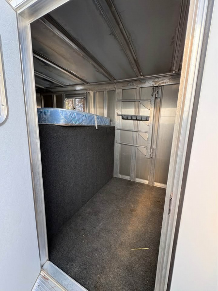 Used 2012 Featherlite Trailers 3 HORSE GN Horse Trailer