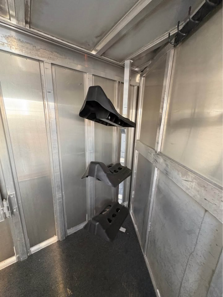 Used 2012 Featherlite Trailers 3 HORSE GN Horse Trailer